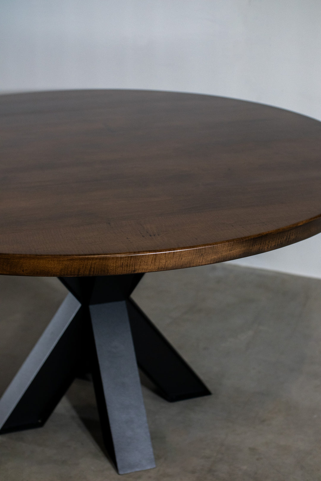 Spider Round Dining Table
