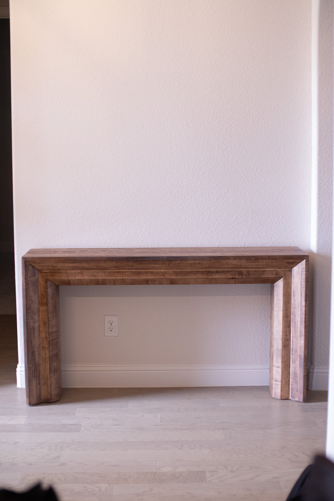 Niva Console Table