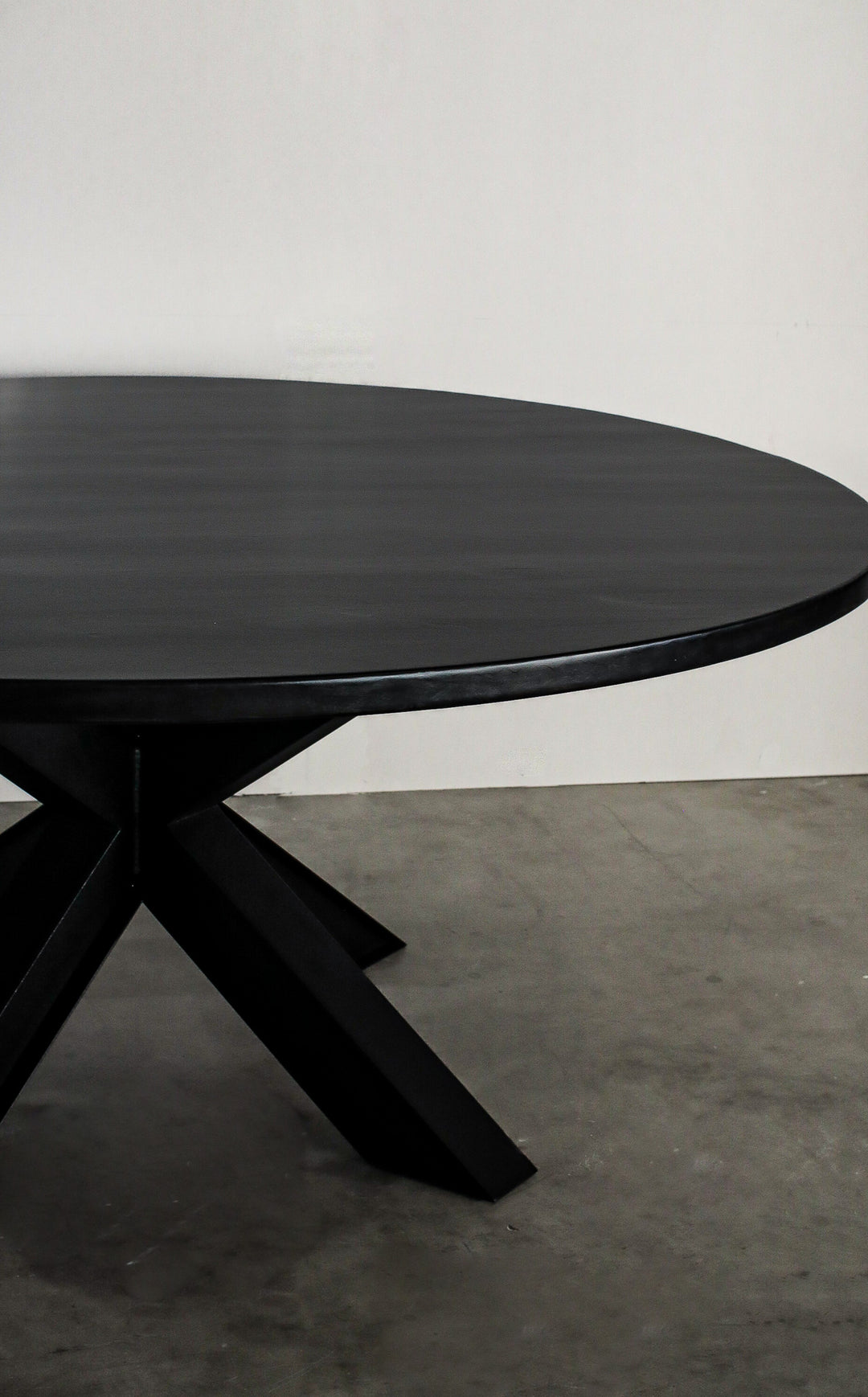 Spider Round Dining Table