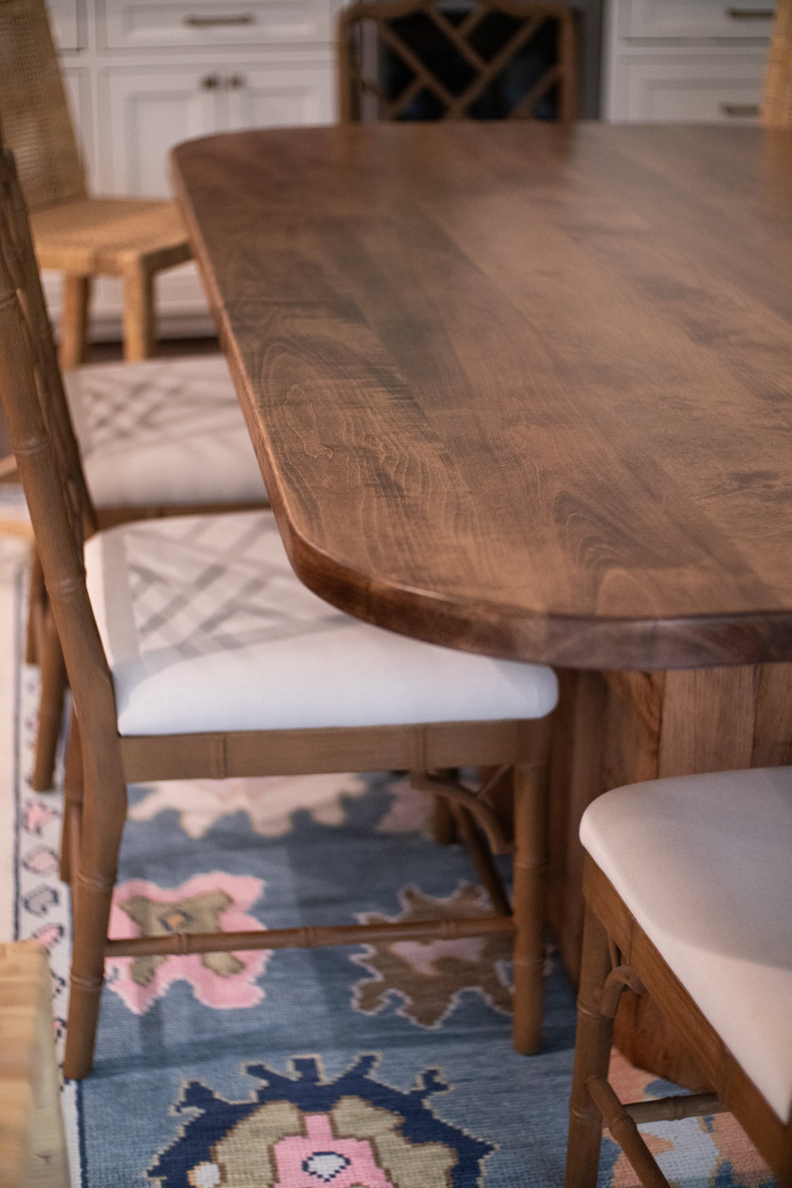 Modern, Farmhouse, or Minimalist? Choosing the Right Table Style