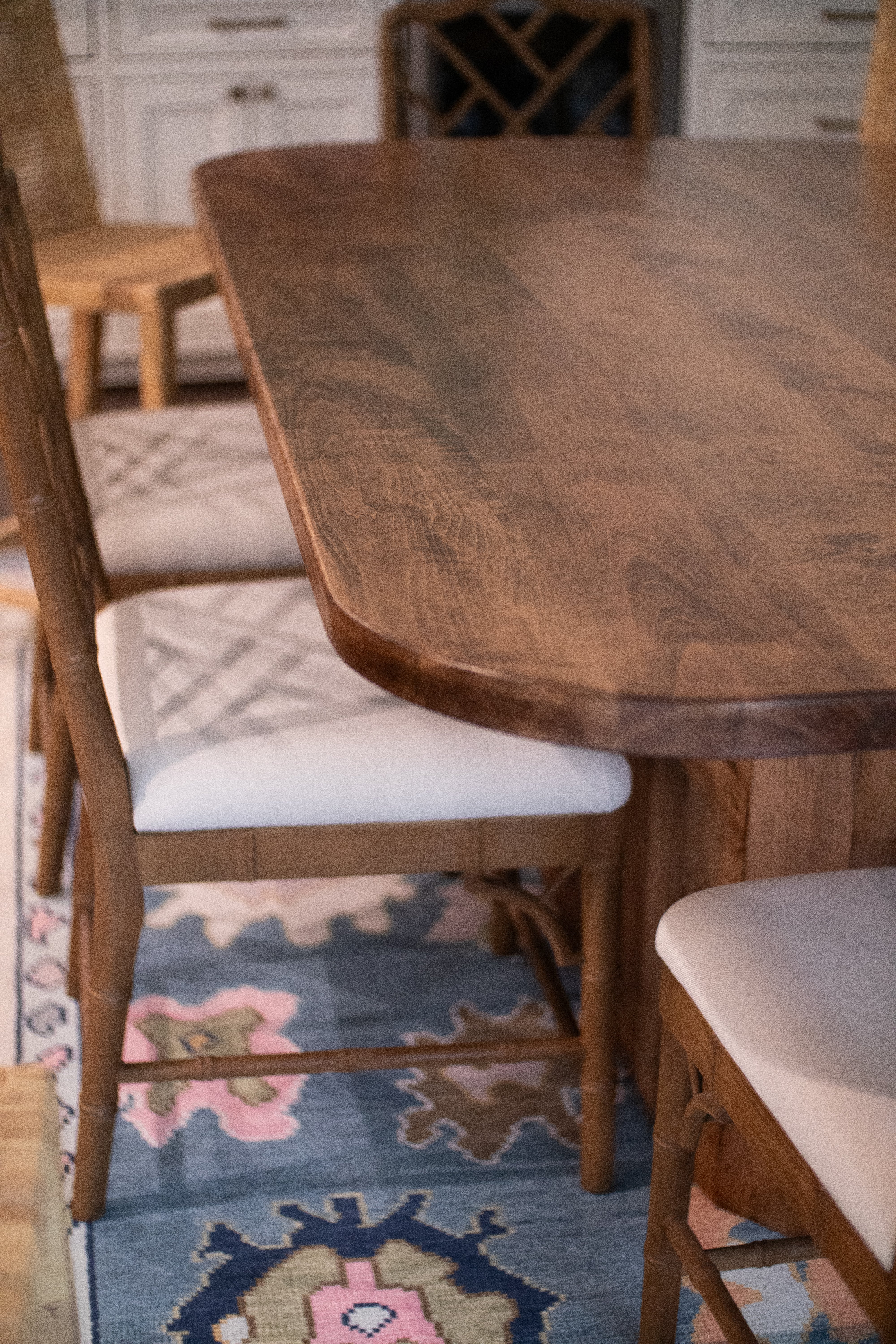 Modern, Farmhouse, or Minimalist? Choosing the Right Table Style