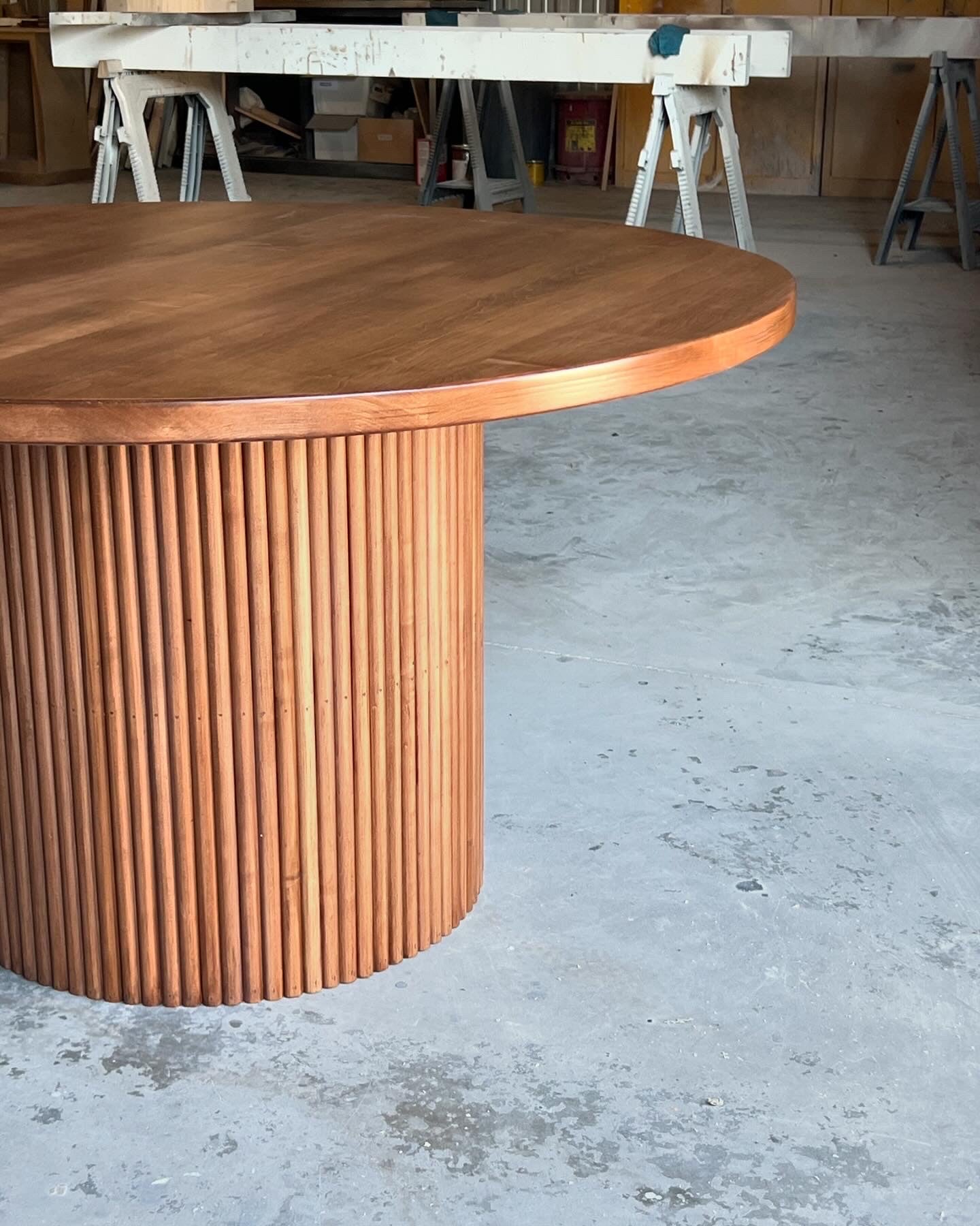 Fluted Rounded Table Fluted Round Dining Table (48