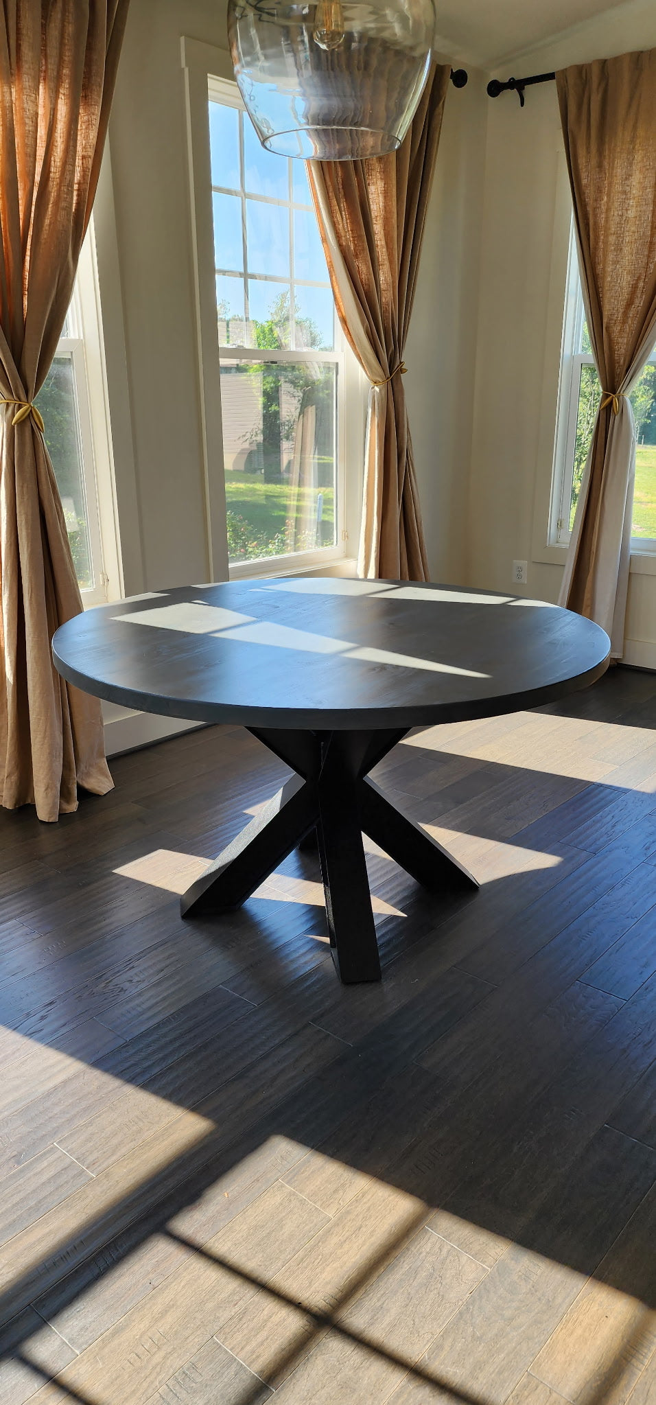 Spider Round Dining Table