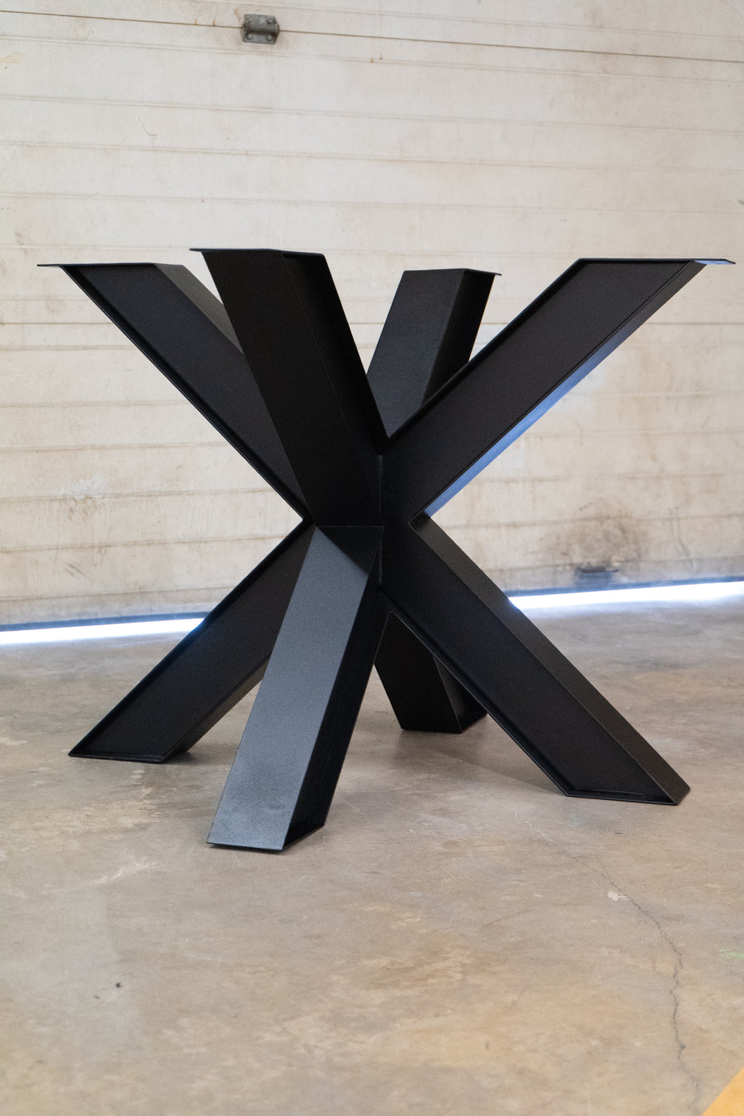 Spider Round Dining Table