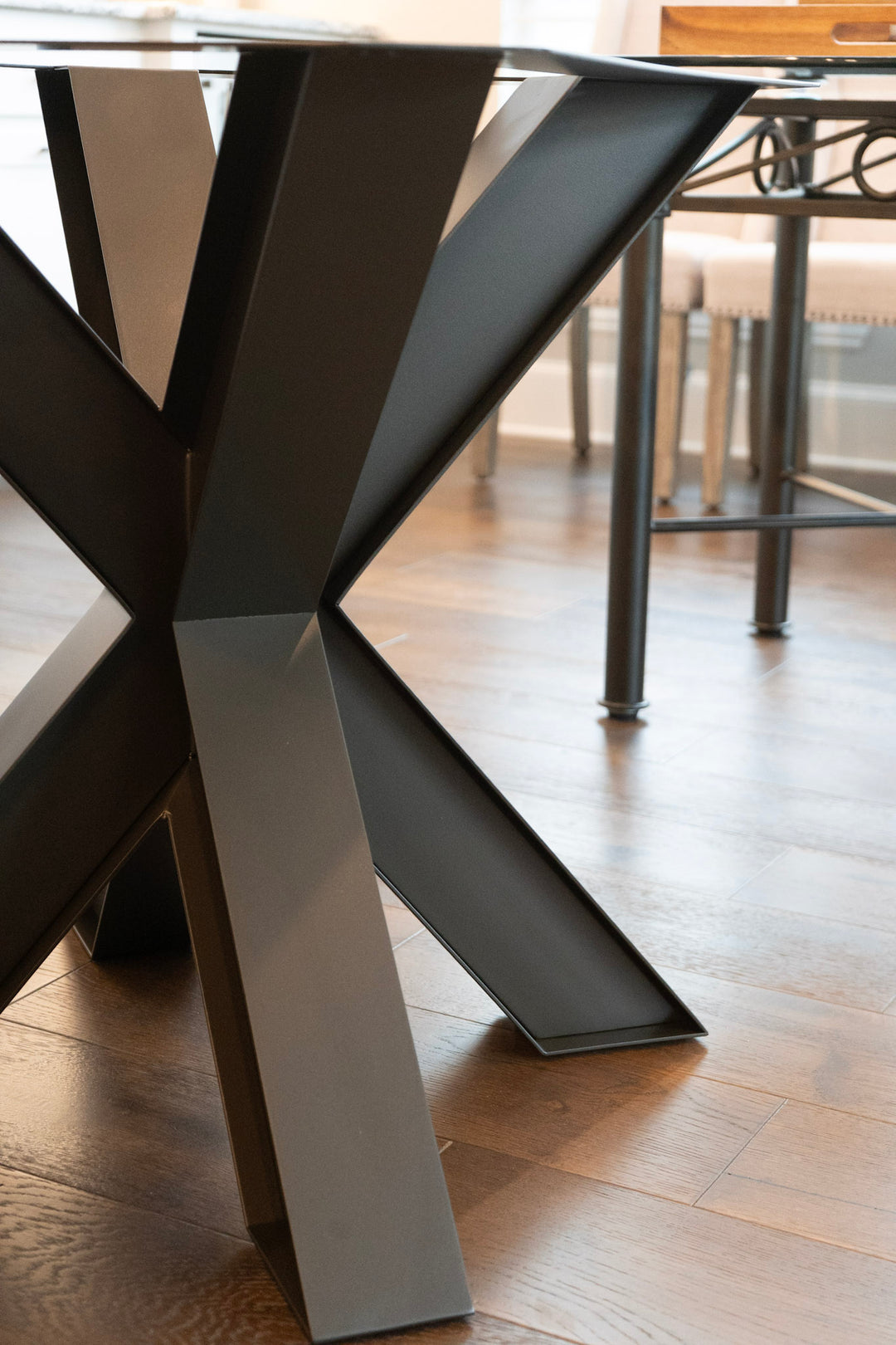 Spider Round Dining Table