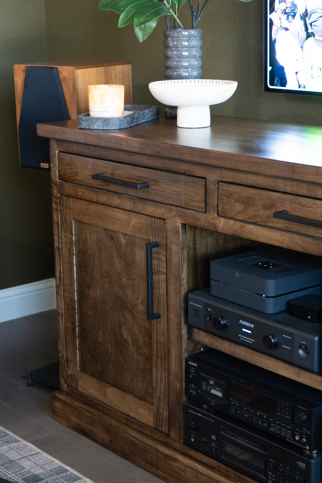 Stereo Credenza