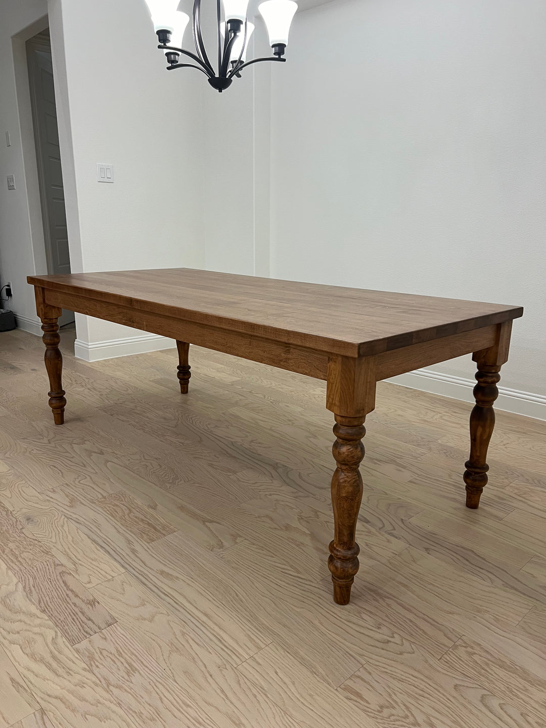 Farmhouse Turned Leg Dining Table