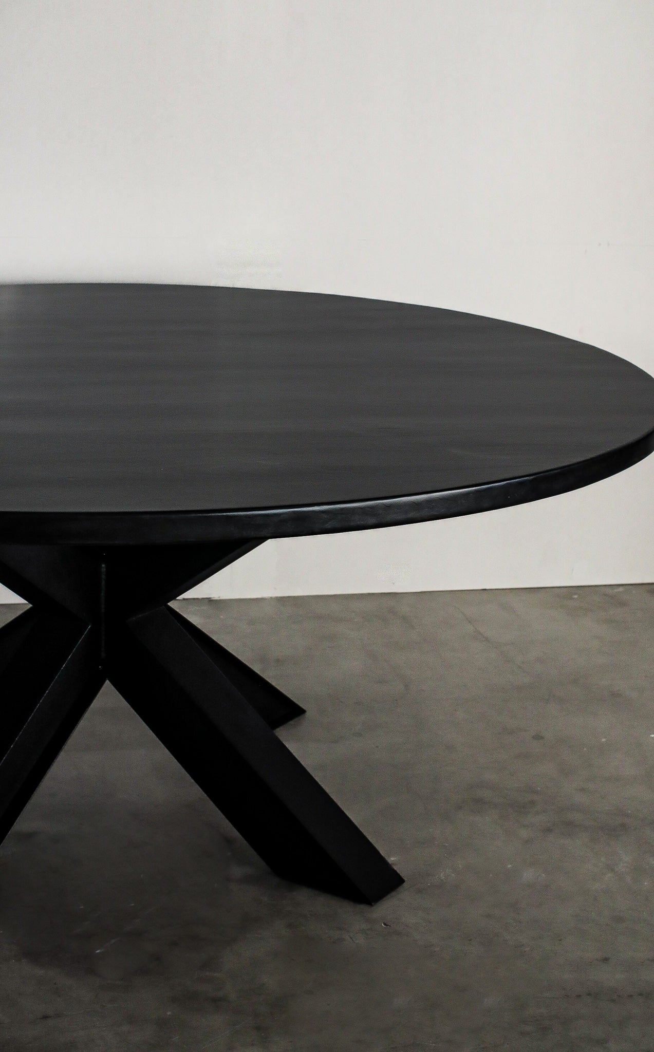Spider Round Dining Table (48
